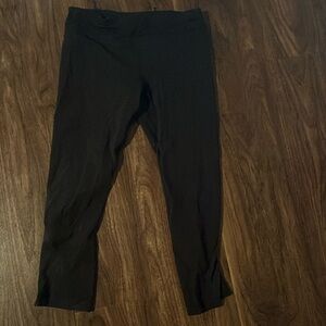 Black cropped lululemon leggings